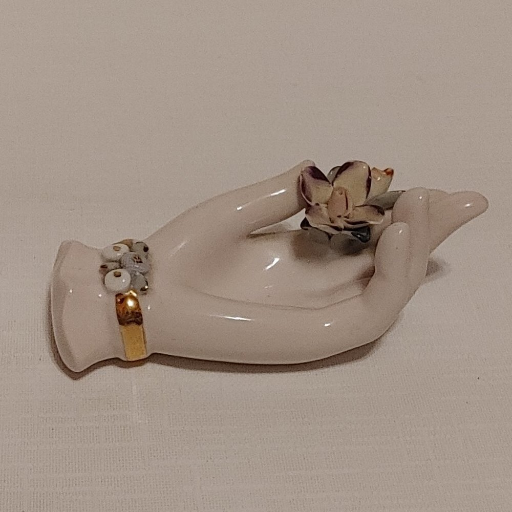 Beautiful Vintage Hand Ring Holder Made in Japan Light Lavender 40s 50s